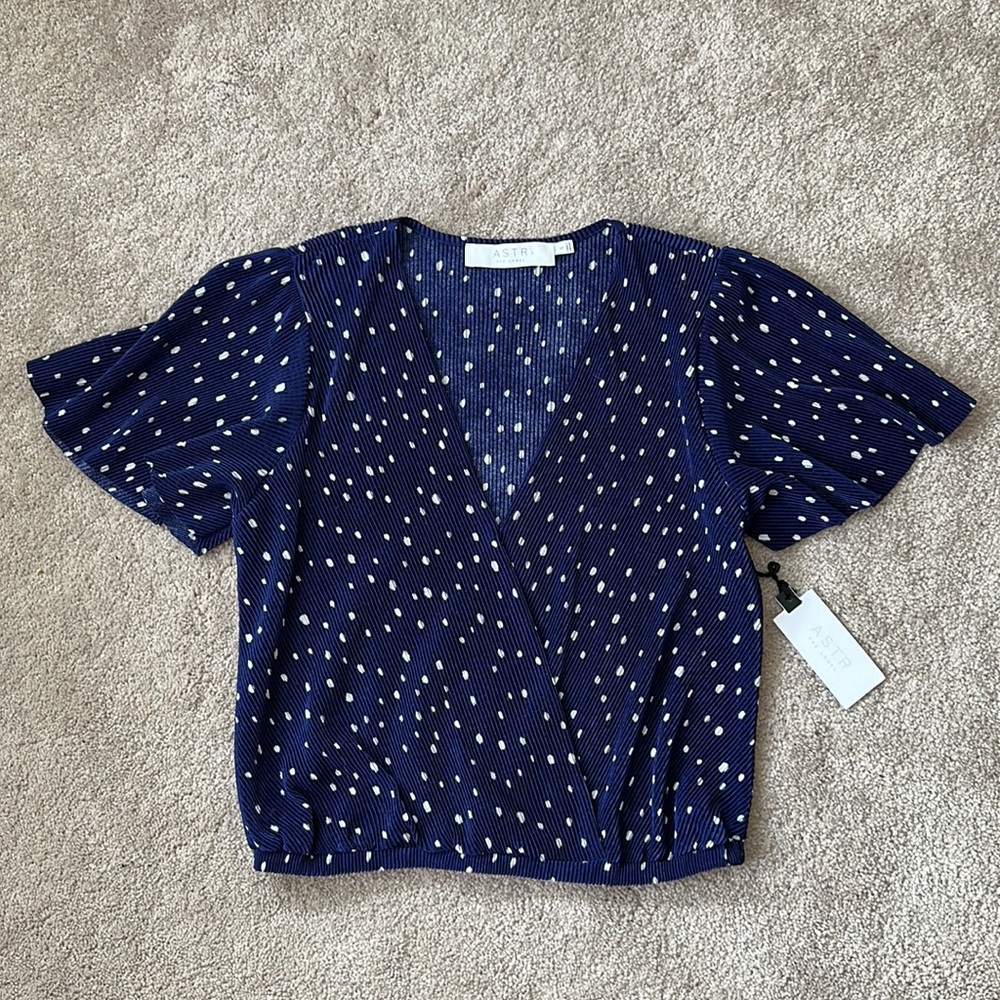 Astr The Label Flutter Sleeve Polka Dot Top